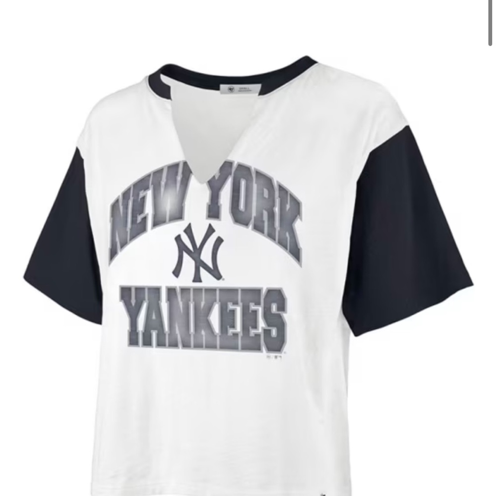 New York Yankees V-Neck Tee
